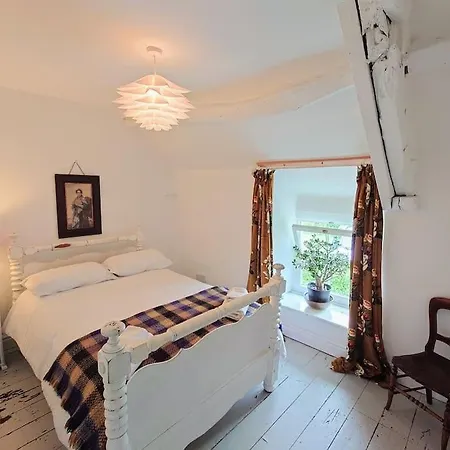 Cosy Welsh Town Cottage Brecon Exterior photo