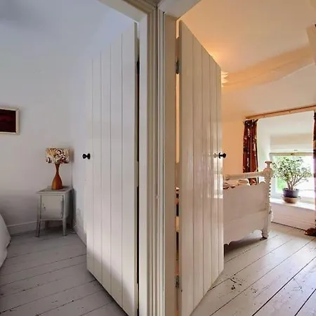Cosy Welsh Town Cottage Brecon Exterior photo