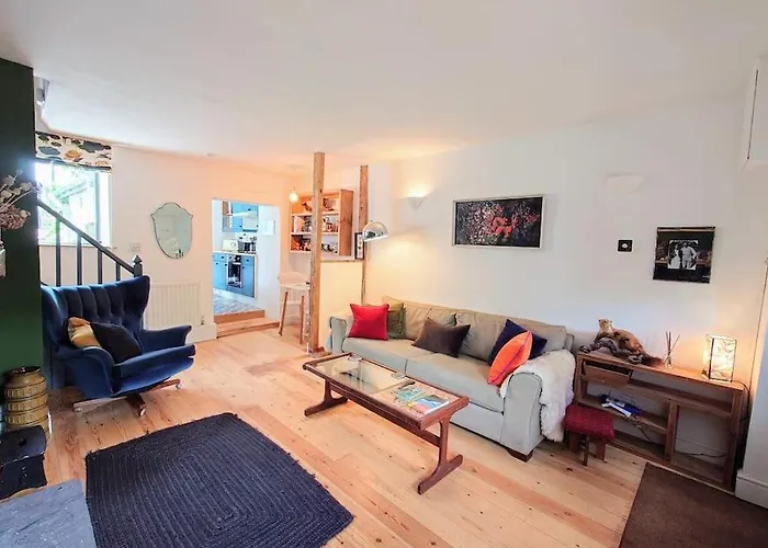 Cosy Welsh Town Cottage