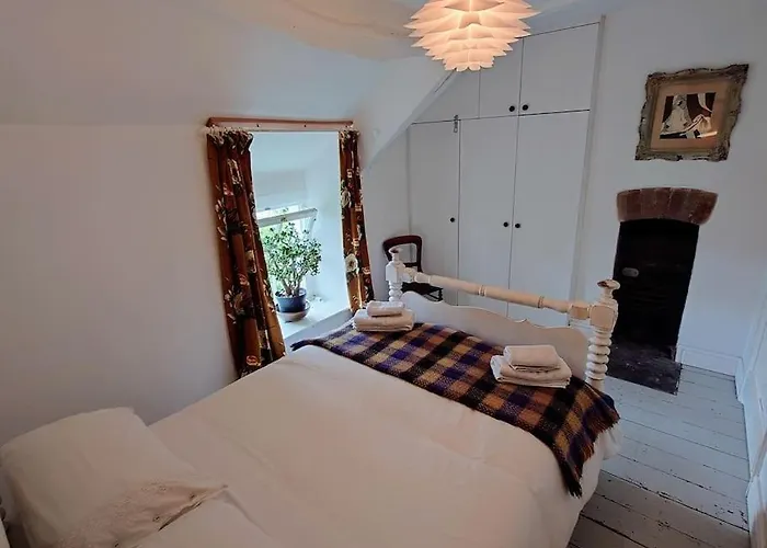 Cosy Welsh Town Cottage