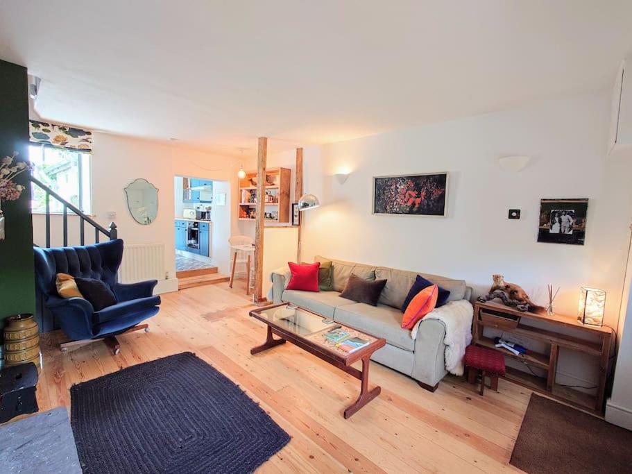 Cosy Welsh Town Holiday home
